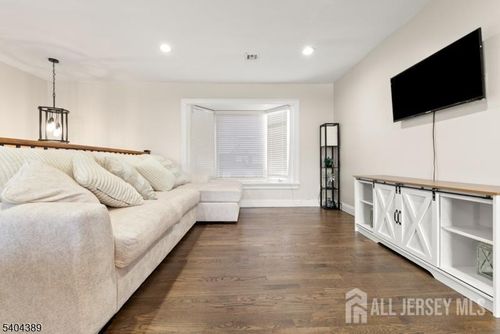 5 Jessie St, Carteret, NJ, 07008-3405 | Card Image