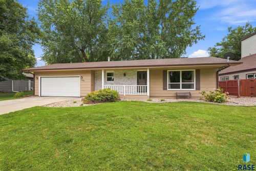 1605 E Crestview Dr, Sioux Falls, SD, 57103-4948 | Card Image