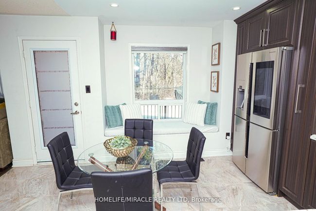 23 Hollowgrove Blvd, House other with 6 bedrooms, 5 bathrooms and 4 parking in Brampton ON | Image 9