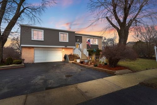 2208 Hiawatha Pkwy, Woodridge, IL, 60517-3508 | Card Image