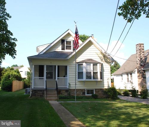 18 Clover Ln, WAYNE, PA, 19087-2910 | Card Image