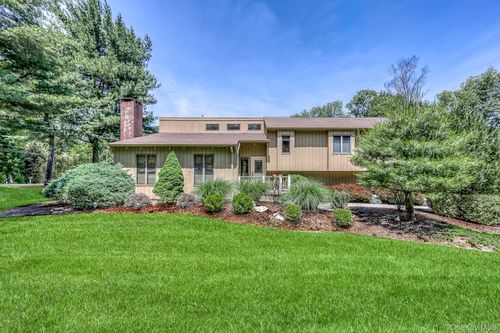 15 Caroll Dr, Suffern, NY, 10901-3001 | Card Image