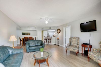 304 - 300 Crestwood Court N, Condo with 2 bedrooms, 2 bathrooms and null parking in Royal Palm Beach FL | Image 3