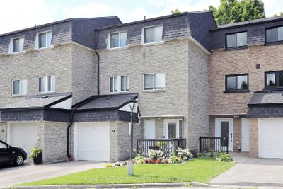 54 Henderson Dr, Condo with 3 bedrooms, 2 bathrooms and 2 parking in Aurora ON | Image 1