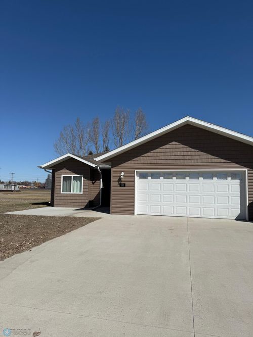 101 Dakota Dr, Hankinson, ND, 58041-4144 | Card Image