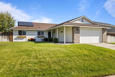 5204 Blue Heron Blvd, Home with 3 bedrooms, 2 bathrooms and null parking in West Richland WA | Image 1