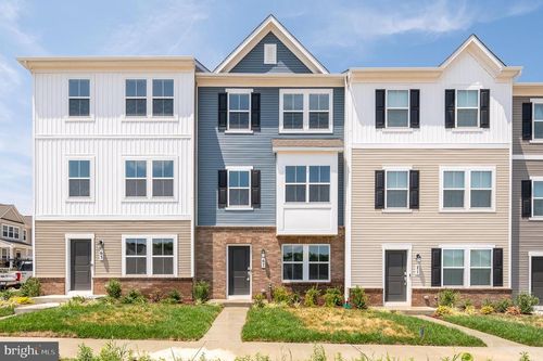 67 Swan Field Ave, RANSON, WV, 25438-4612 | Card Image
