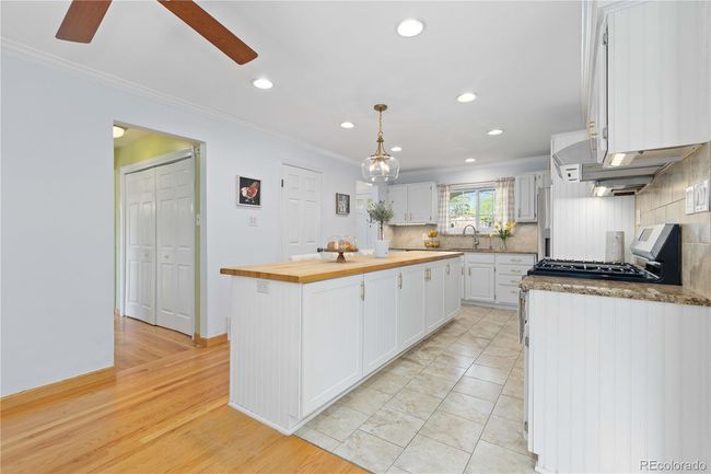 8390 E Davies Pl, House other with 4 bedrooms, 3 bathrooms and 1 parking in Centennial CO | Image 7