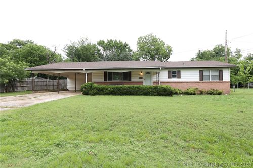 1017 W 15th St, Sulphur, OK, 73086-3201 | Card Image