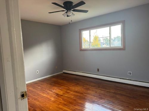 19 Ivy St, Farmingdale, NY, 11735-2323 | Card Image