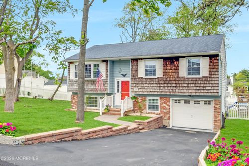 560 Smith Dr, Point Pleasant Boro, NJ, 08742-5431 | Card Image