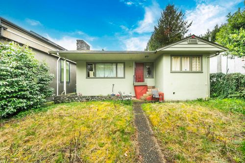 14 W 37th Ave, Vancouver, BC, V5Y2N1 | Card Image