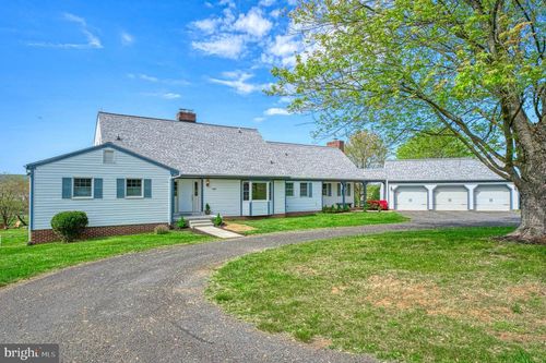 36181 Foxlore Farm Ln, ROUND HILL, VA, 20141-2410 | Card Image