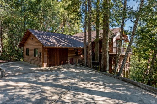 2030 Buckeye Dr, Willits, CA, 95490-8974 | Card Image