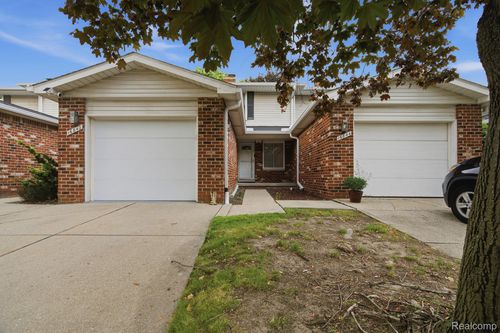 16842 Edloytom Way, Clinton Twp, MI, 48038-1708 | Card Image