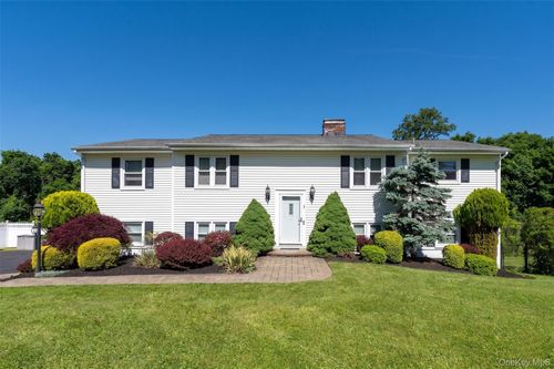 6 Maria Ln, Ossining, NY, 10562-2126 | Card Image