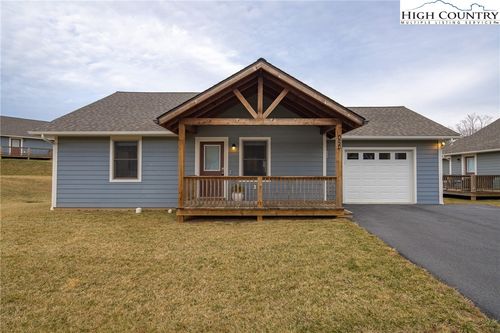 424 Townhomes Pl, Boone, NC, 28607-8588 | Card Image