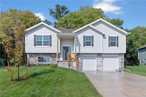 21702 Westover Rd, Peculiar, MO, 64078-7825 | Card Image