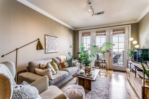 apt-307-3818 Holland Ave, Dallas, TX, 75219-6717 | Card Image