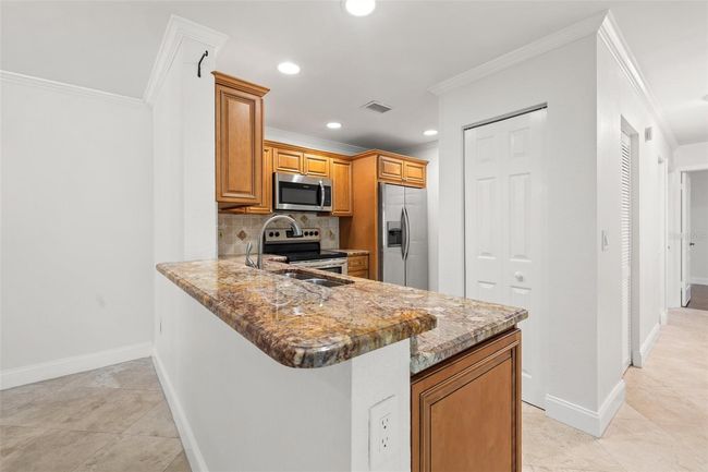 664 - 664 Arbor Lake Ln, Condo with 3 bedrooms, 2 bathrooms and null parking in TAMPA FL | Image 13