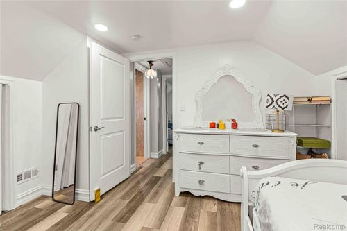 24146 Mcdonald St, Dearborn Heights, MI, 48125-1922 | Card Image