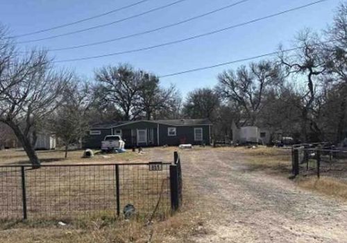 851 Old San Antonio Rd, Dale, TX, 78616-3202 | Card Image