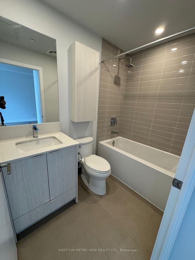 315 - 430 Square 1 Dr, Condo with 2 bedrooms, 1 bathrooms and null parking in Mississauga ON | Image 6