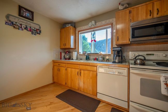 1077 Us Highway 89 S, House other with 3 bedrooms, 3 bathrooms and null parking in Gardiner MT | Image 25
