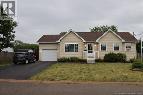 487 Louis St, Dieppe, NB, E1A6Y9 | Card Image