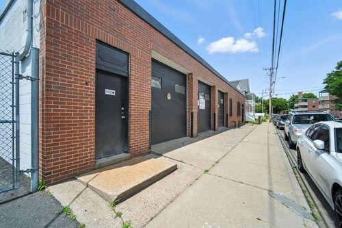 41 N Summer St, Holyoke, MA, 01040-6245 | Card Image