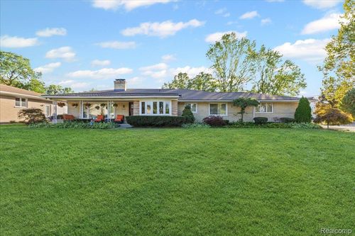 28791 Sunset Blvd W, Lathrup Village, MI, 48076-2540 | Card Image