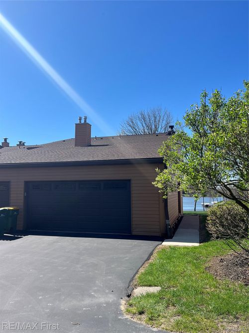 48195 Bayshore Dr, Van Buren Twp, MI, 48111-4602 | Card Image