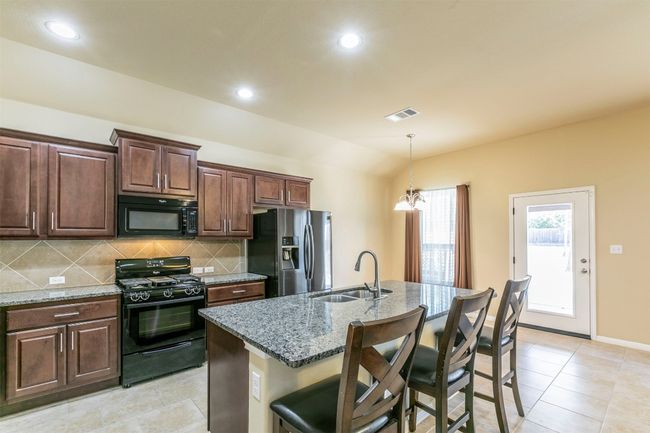 254 Chisholm Trl, House other with 3 bedrooms, 2 bathrooms and 2 parking in Bastrop TX | Image 8