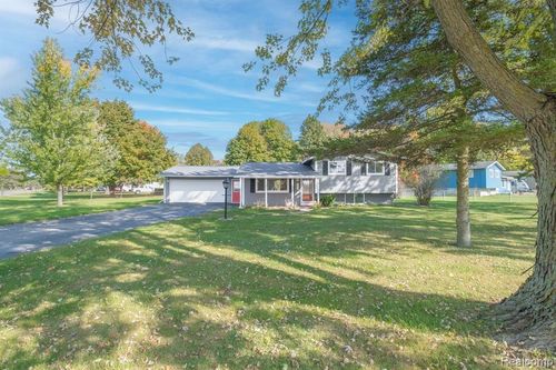 5252 Maple Ave, Swartz Creek, MI, 48473-8271 | Card Image