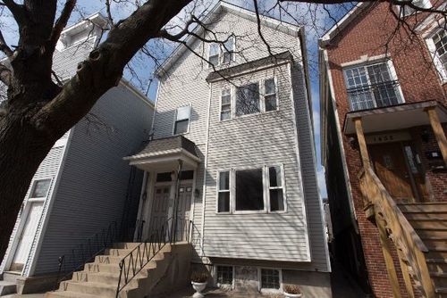 1f-1454 W School St, Chicago, IL, 60657-6686 | Card Image