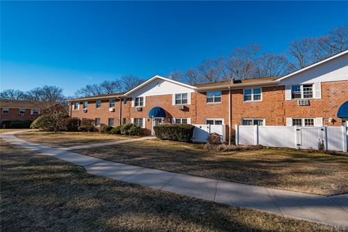 apt-11i-460 Old Town Rd, Port Jefferson Station, NY, 11776-2222 | Card Image