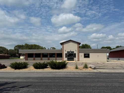 1501 E College Dr, Marshall, MN, 56258-2601 | Card Image