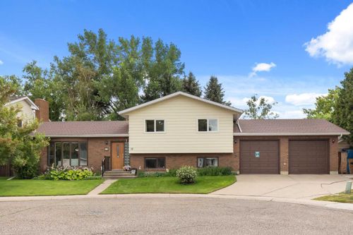 11 Greenwood Court Sw, Medicine Hat, AB, T1A7X7 | Card Image