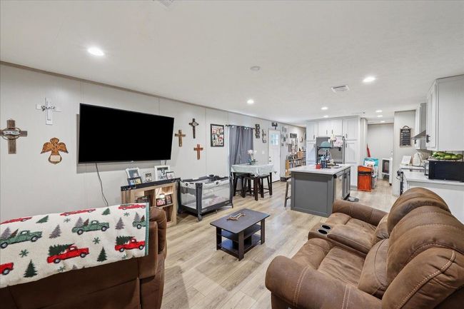 10320 Cravens Camp Rd, House other with 3 bedrooms, 2 bathrooms and null parking in Silsbee TX | Image 5