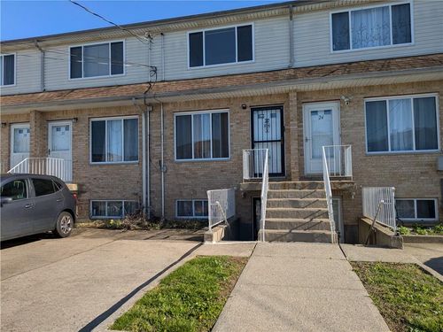 22 Spirit Ln, Staten Island, NY, 10303-2467 | Card Image