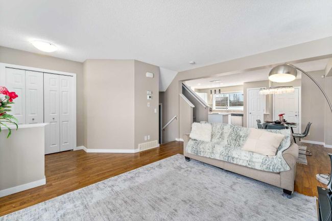 1587 New Brighton Drive Se, Home with 3 bedrooms, 2 bathrooms and 2 parking in Calgary AB | Image 5