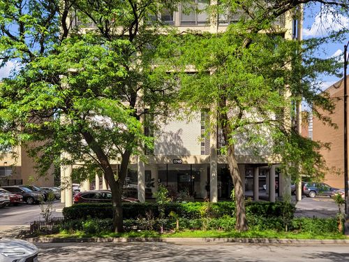 15e-5740 N Sheridan Rd, Chicago, IL, 60660-4743 | Card Image