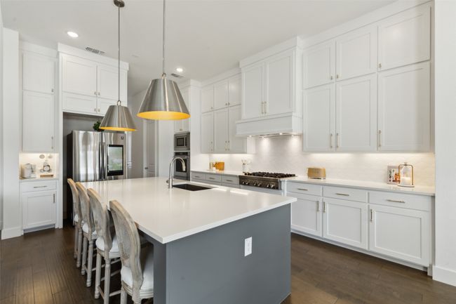 Kitchen with appliances with stainless steel finishes, decorative backsplash, dark wood-style flooring, a sink, and recessed lighting | Image 9