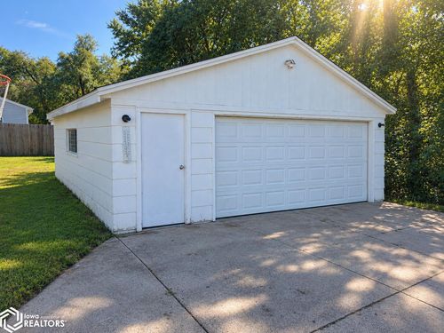 1702 S Main St, Albia, IA, 52531-2700 | Card Image