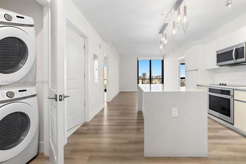 2304-101 Diplomat Pkwy, Hallandale Beach, FL, 33009 | Card Image