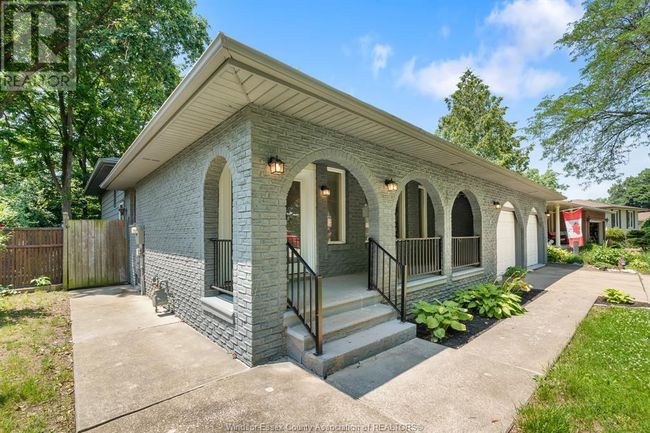 1361 Isabelle Pl, Home with 5 bedrooms, 2 bathrooms and null parking in Windsor ON | Image 6