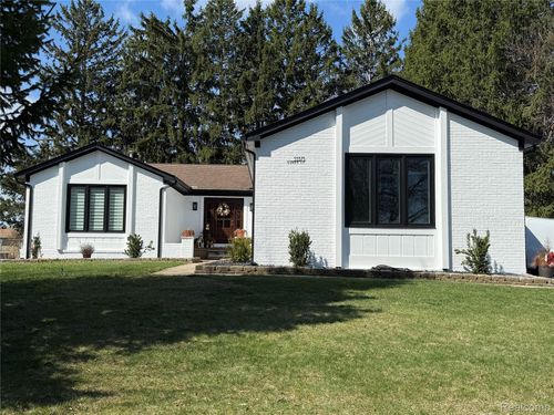 53375 Bunny Ln, Shelby Township, MI, 48316-2401 | Card Image