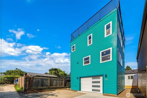 332 Ne Elk Pl, Seattle, WA, 98115 | Card Image