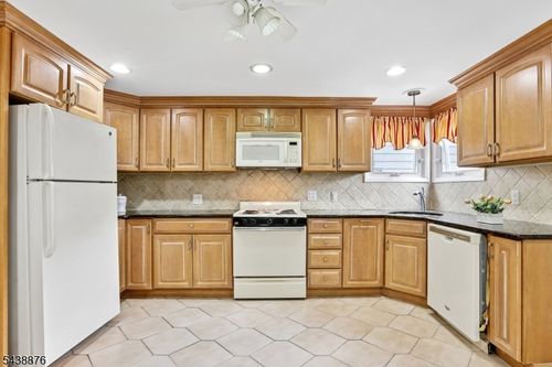 18 Patterson St, Harrison, NJ, 07029-1420 | Card Image