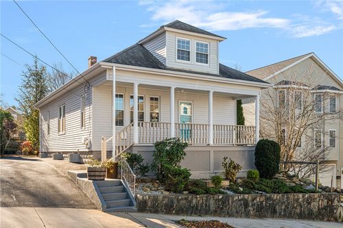 33 Evergreen St, Providence, RI, 02906-1947 | Card Image